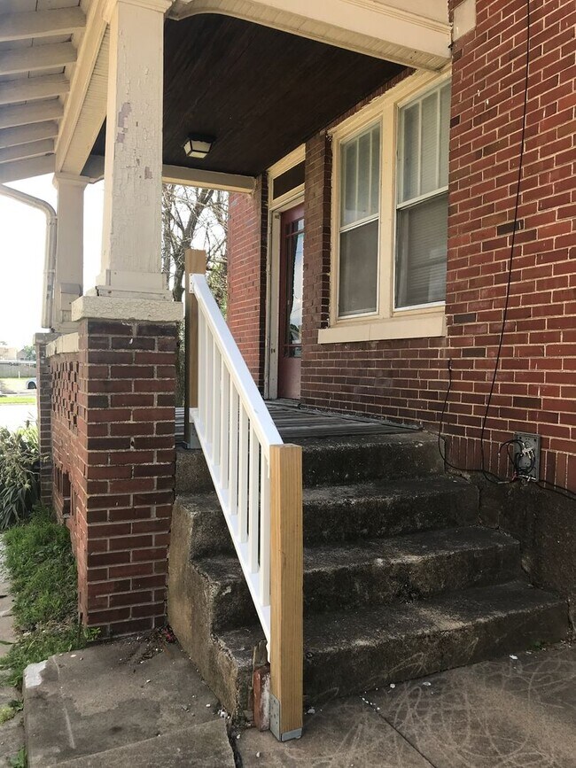 Building Photo - Cherry Street Duplex
