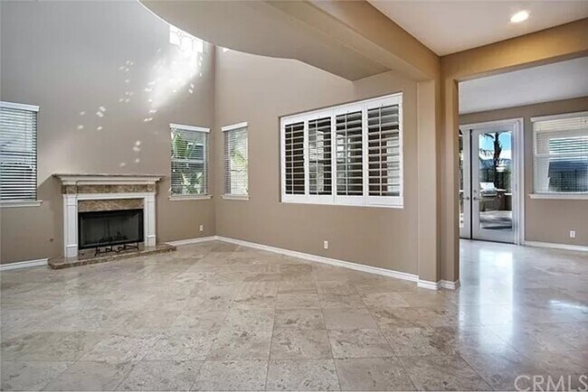 Building Photo - 4 BEDROOM, 3 BATH WITH BONUS ROOM (SERRANO...