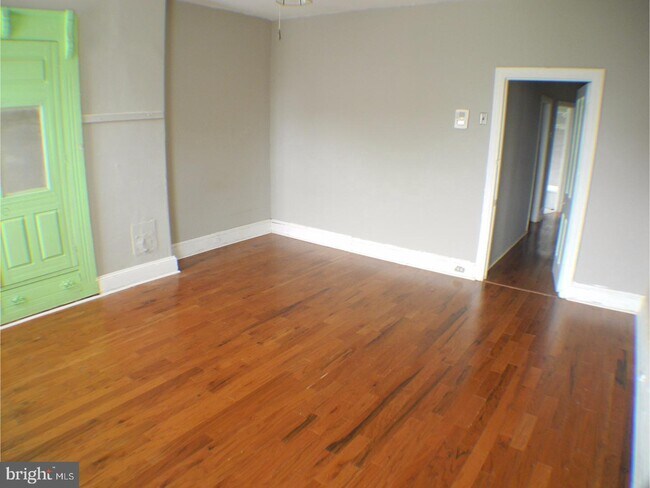 Building Photo - 2127 Tasker St