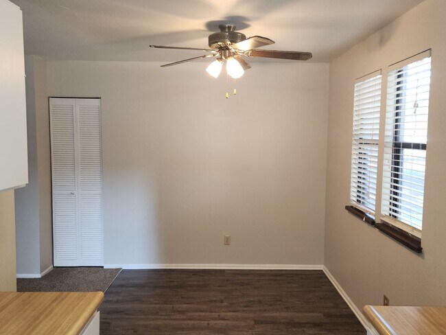 Foto del edificio - Academy and Vickers--Ranch Style Townhome!