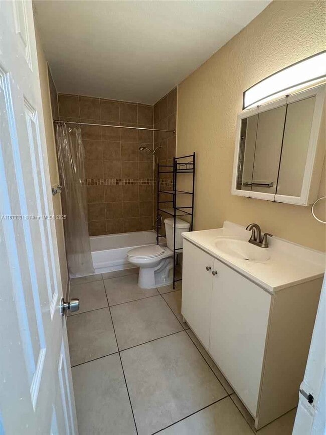Foto del edificio - 1732 NE 158th St