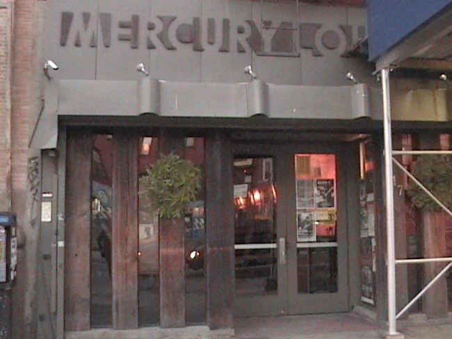 Foto del edificio - 217 E Houston St