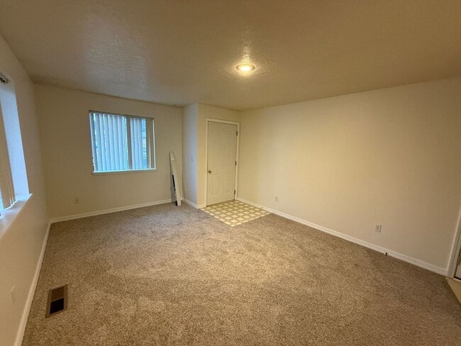 Building Photo - 180-190 NE 10th St