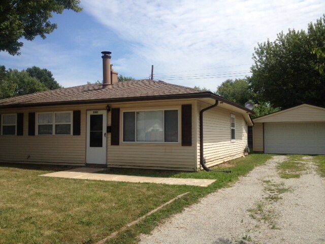 Primary Photo - 3301 Winton Ave