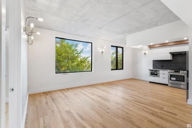 Foto del edificio - 1 bedroom in BRONX NY 10463