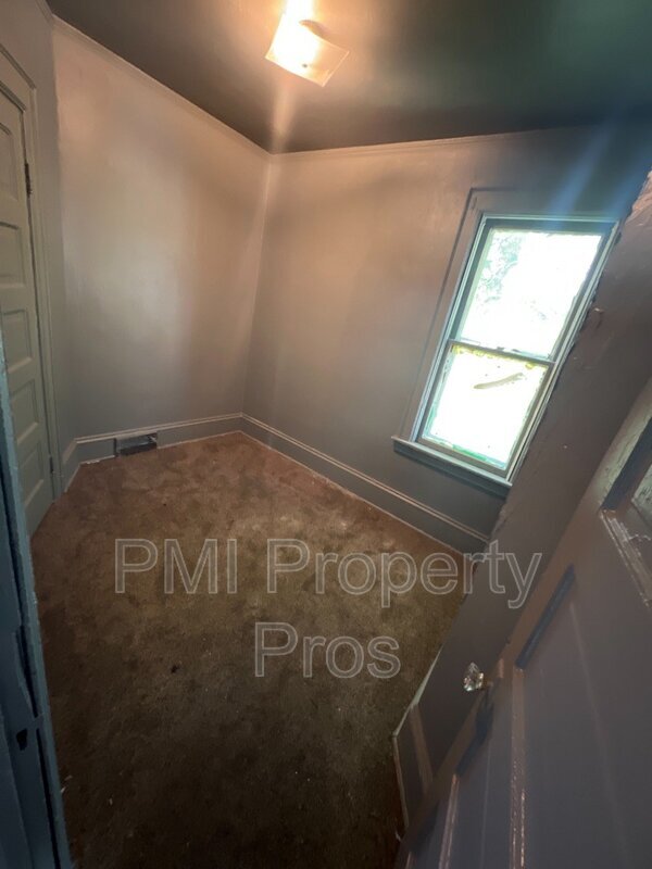 Building Photo - 2506 W Burleigh St