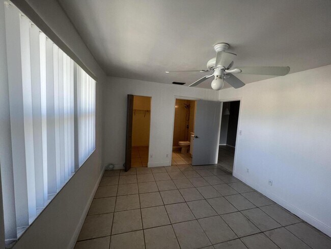 Foto del edificio - 10020 Winding Lake Rd
