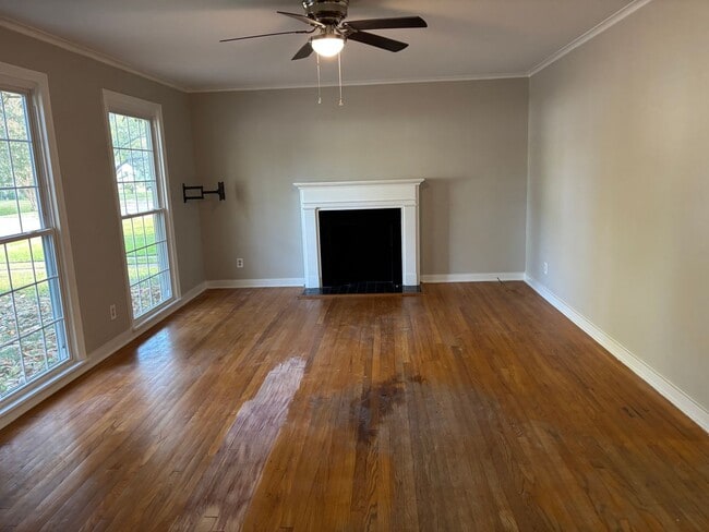 Building Photo - Charming Broadmoor Home