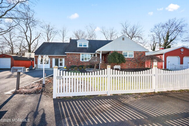 Foto del edificio - 573 Lloyd Rd