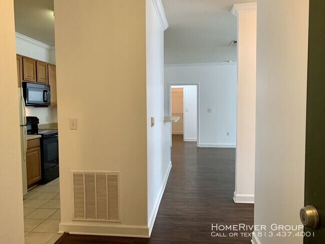 Building Photo - 2/2 Condo in gated New Tampa community