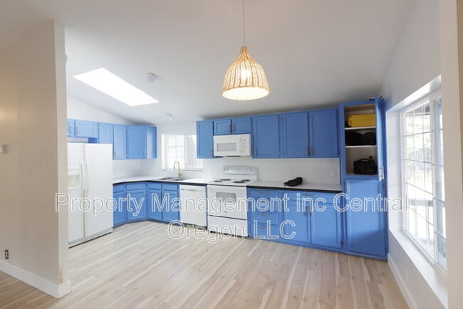 Building Photo - 15550 Rim Dr