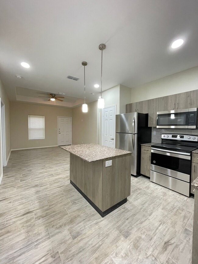 Kitchen - 5201 N Winona Dr