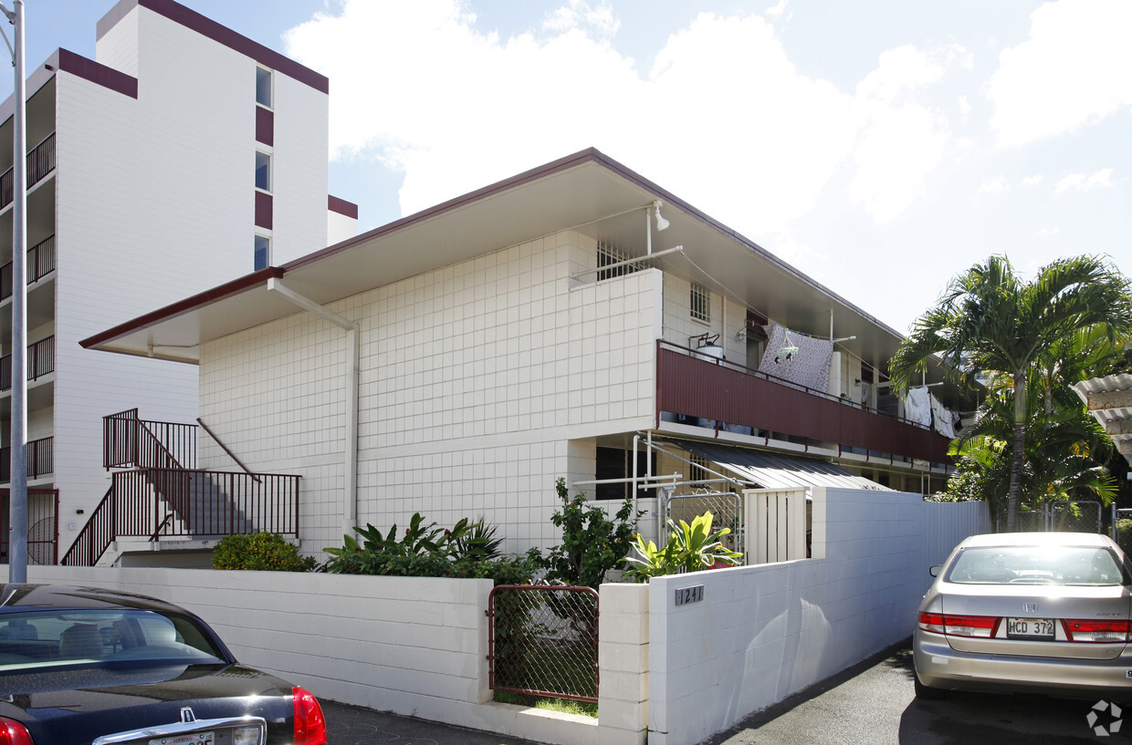 650 Sheridan Street - 650 Sheridan St