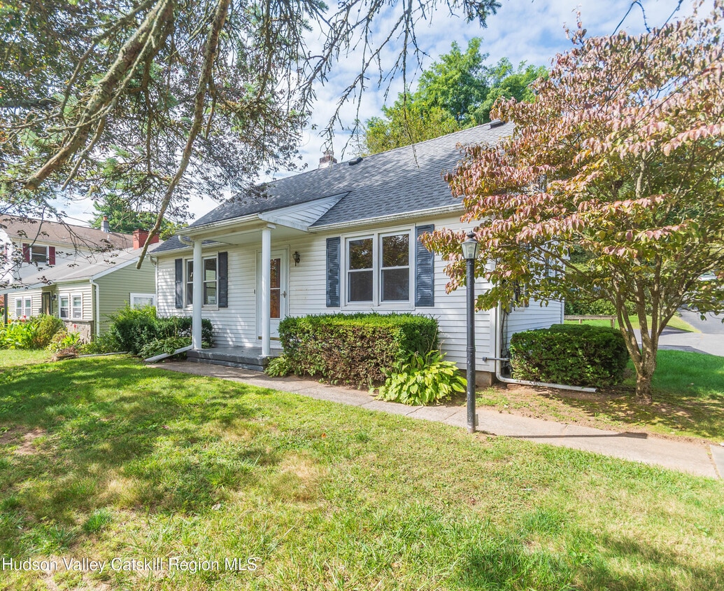 Primary Photo - 297 Clifton Ave