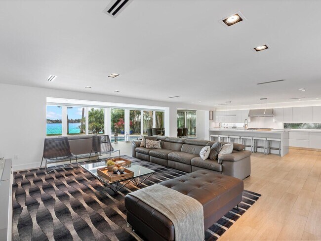 Foto del edificio - 714 S Lake Dr