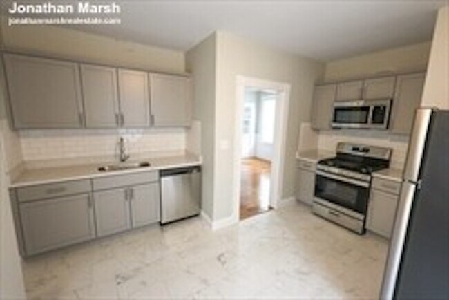 Building Photo - 15 Tremlett St