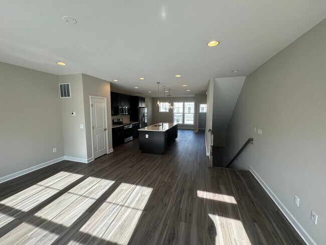 Building Photo - Townhouse for Rent in Preston Lake