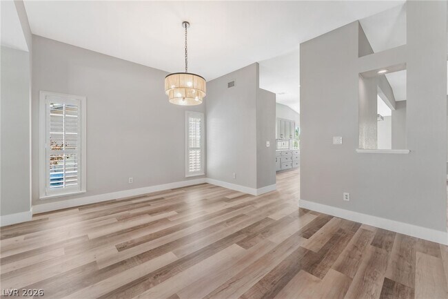 Building Photo - 5121 Burr Oak Dr