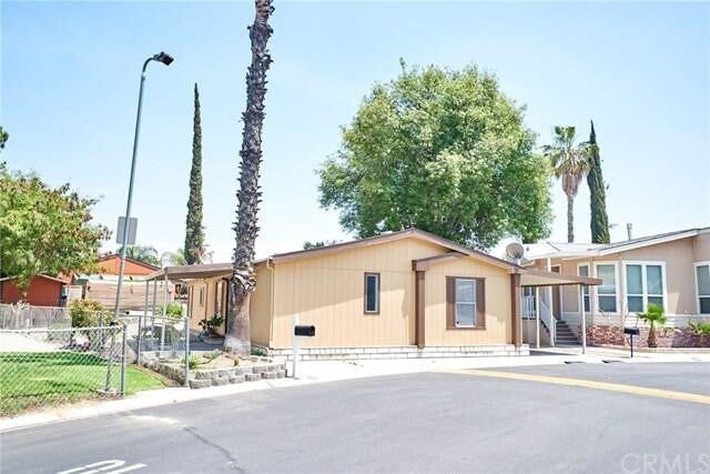 Foto principal - 494 S Macy St