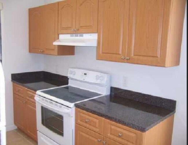 Building Photo - 300 Nottingham Cir