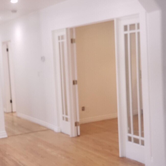 Foto del edificio - 6012 Carlton Way