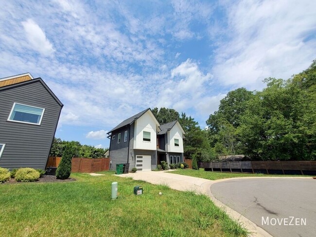 Building Photo - 5018 Double Lakes Dr