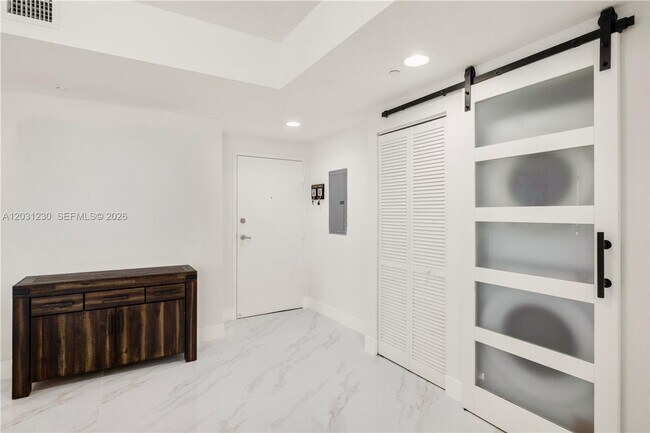 Foto del edificio - 601 NE 23rd St