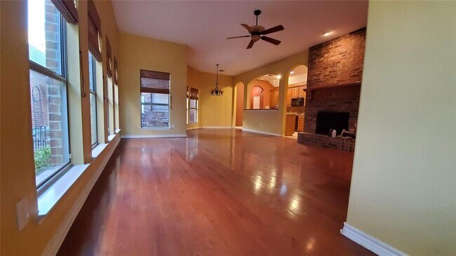 Building Photo - 1427 Snowberry Dr
