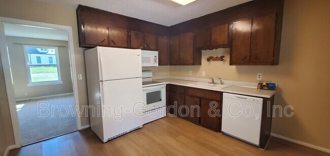Building Photo - 133 Carriage Dr