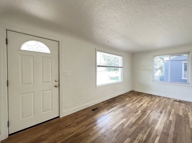 Foto del edificio - 4821 W Alpine St