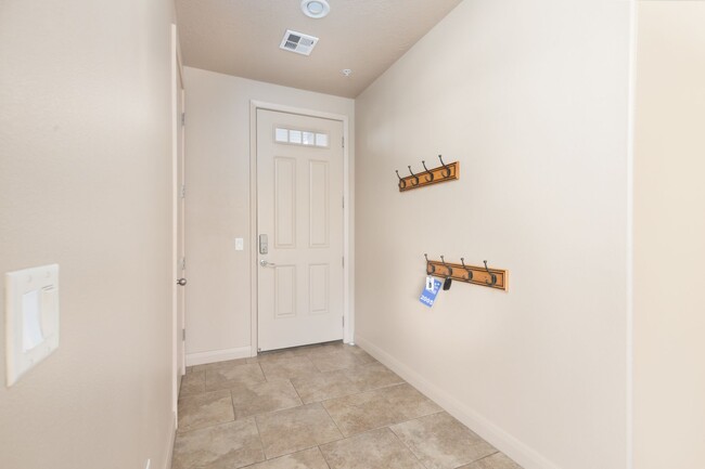 Building Photo - Very Nice 3 Bedroom, 2 Bathroom Las Palmas...