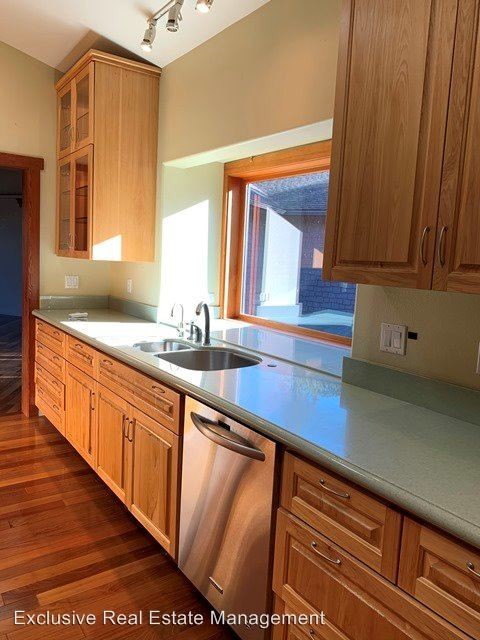 Building Photo - 5 br, 2.5 bath House - 6471 Coopers Hawk Road