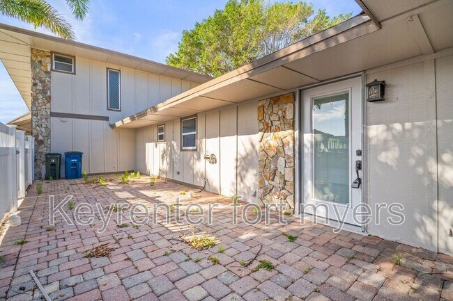 Building Photo - 4293 Island Cir