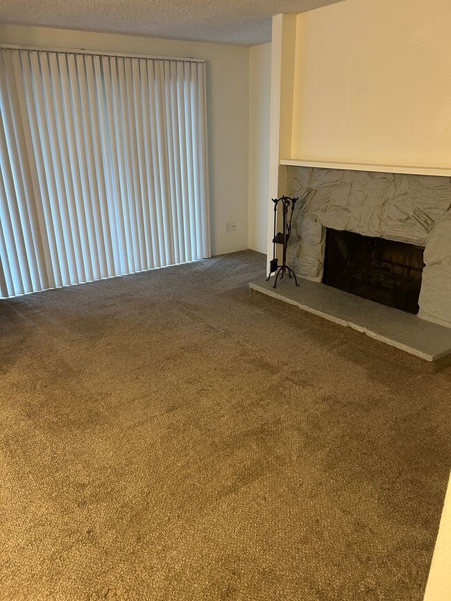 Building Photo - 1bd/1ba Issaquah Condo