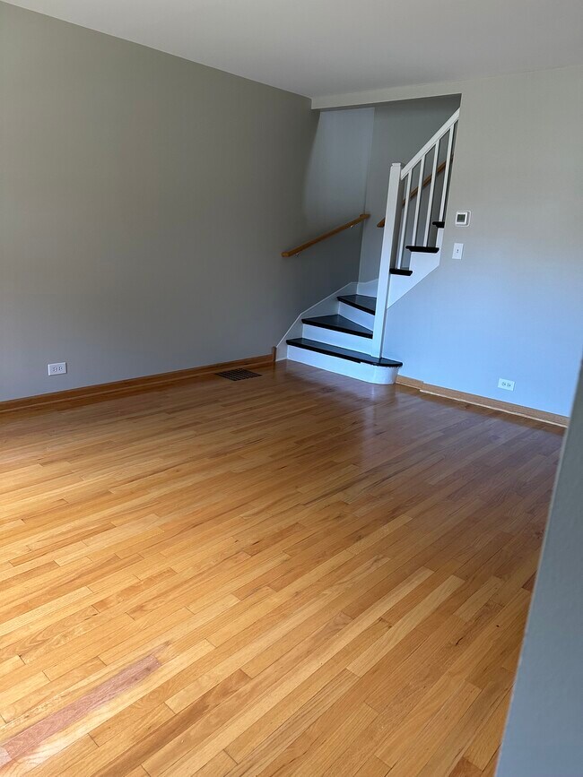 Foto del edificio - 9816 S Forest Ave