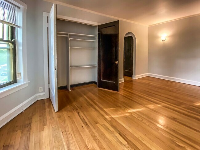 Foto del edificio - 2100 W Ainslie St