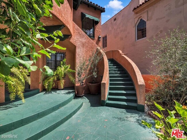 Foto del edificio - 3 br, 2 bath Condo - 6135 W 6th St