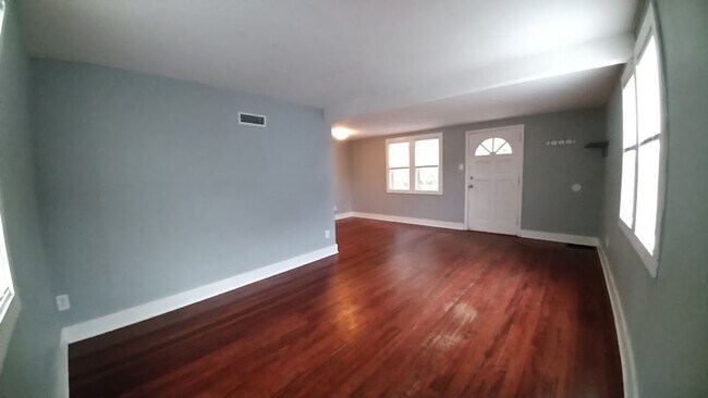 Building Photo - 734