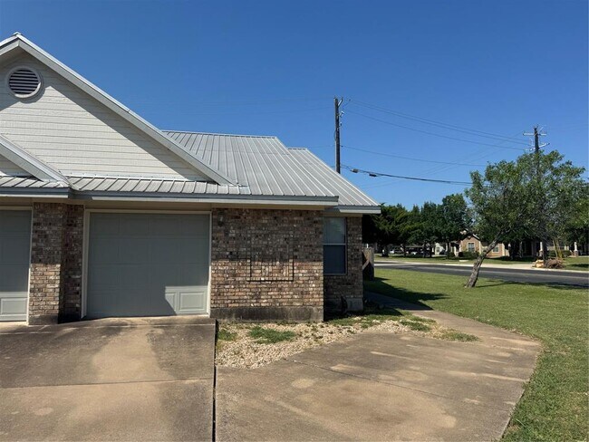 Building Photo - 2914 Whisper Oaks Ln