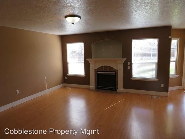 Building Photo - 4 br, 2.5 bath House - 203 E. Cornell Dr.