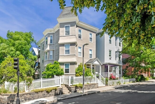 Building Photo - 101-103-103 Wachusett St