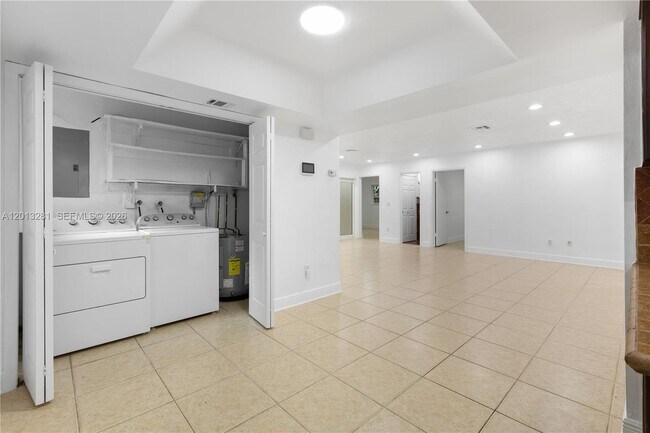 Foto del edificio - 5770 SW 55th St