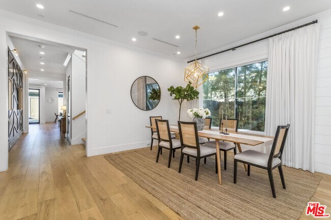 Building Photo - 100 S Crescent Heights Blvd