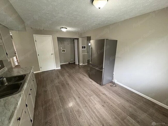 Building Photo - 525 Lake St