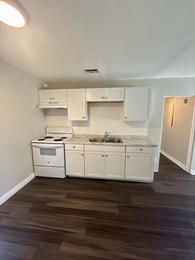 Building Photo - 3 bedroom in Jacksonville FL 32218