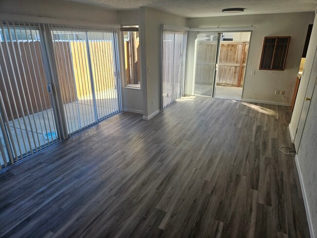 Foto del edificio - 289 Melrose Dr