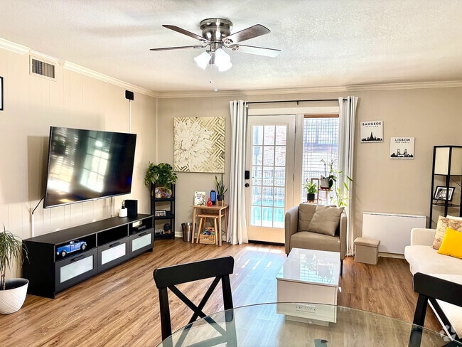 Building Photo - Room in Condo on E Hill Dr