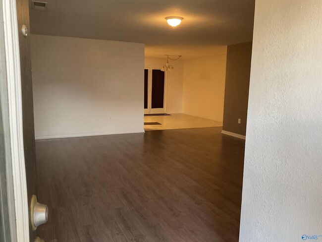 Building Photo - 107 Thornley Ct