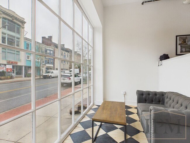 Foto del edificio - 325 W Market St