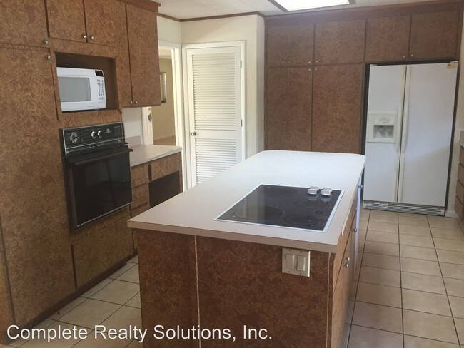 Building Photo - 3546 Avocado Dr